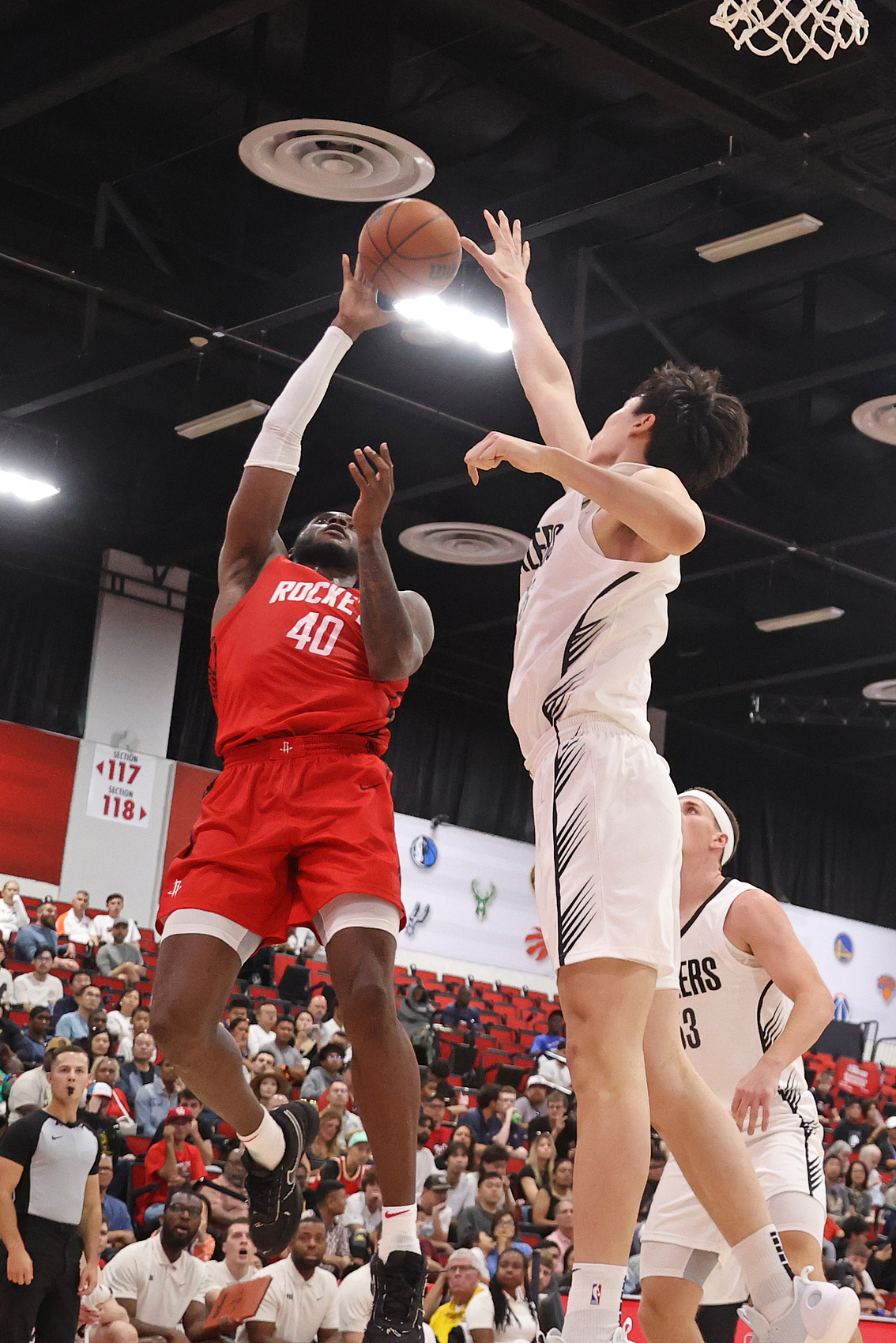 包含加时末段体能课后，费城76人完成体检备战NBA季后赛，压力陡增，身体对抗强度拉满的词条